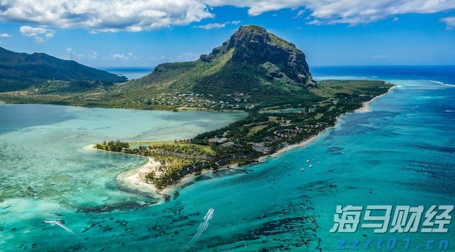 一客车利用粤澳两地牌藏匿走私燕窝被拱北海关查获