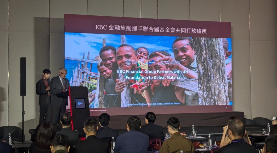 美股前瞻 | 三大股指期货涨跌不一，凌晨3点特朗普会见普京